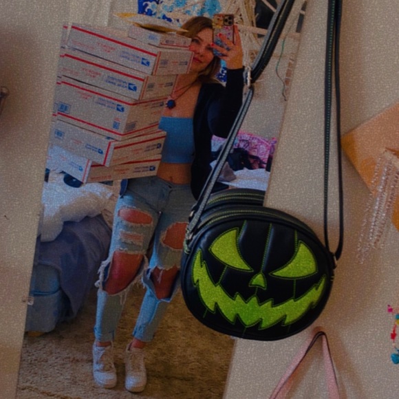 Meet the Posher - Picture 2 of 3